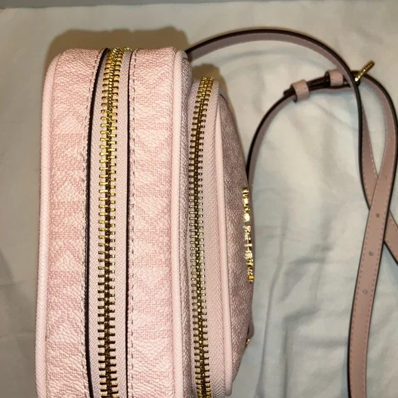 Authentic Michael Kors Crossbody - Picture 5 of 9